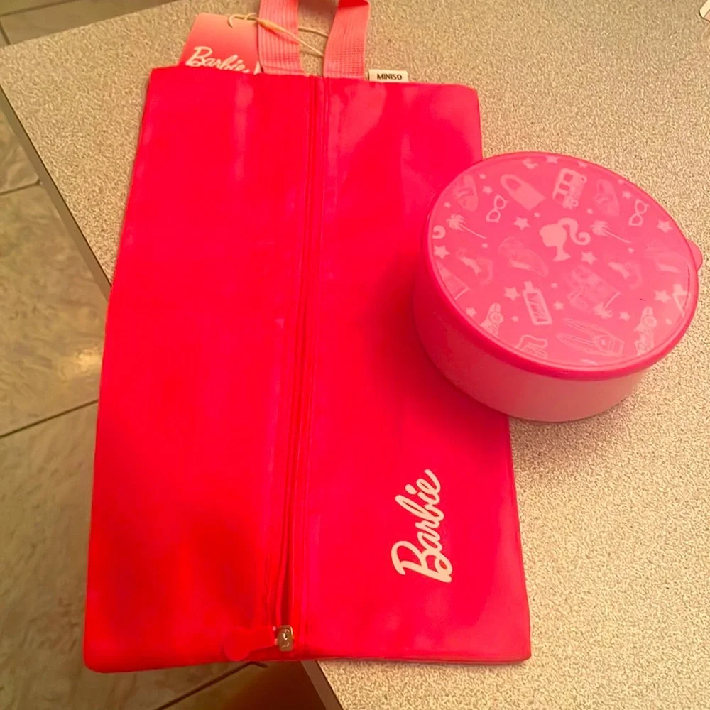 Barbie Storage - Picture 1 of 3